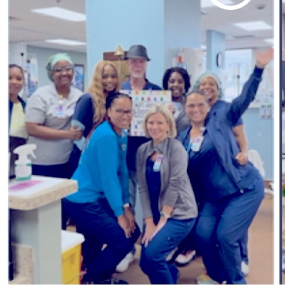 Meet your Posher, Amy ๐ APosher247 - Picture 1 of 12